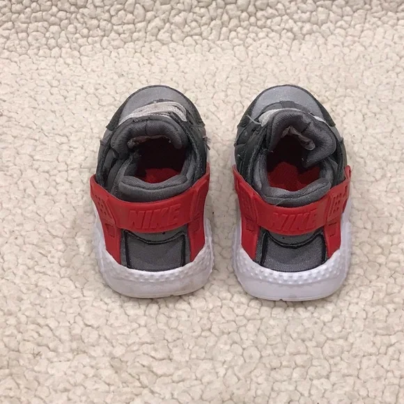 Nike Fashion Athletic Shoes
Toddler Boy or Girl Size 6
Smoke Free Home
Bundle & - Picture 10 of 13